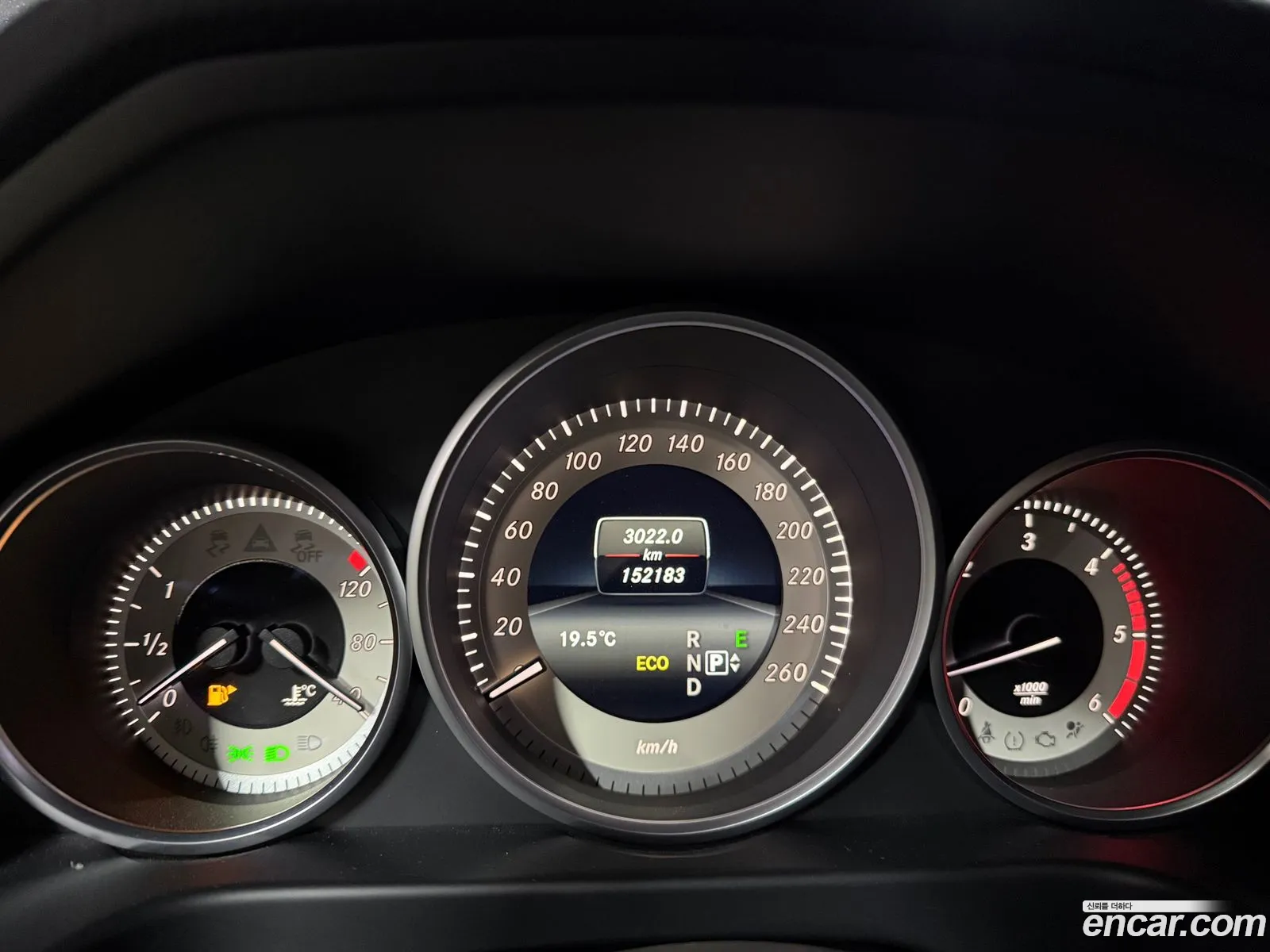 Mercedes-Benz E-Class W212 2015 — 19
