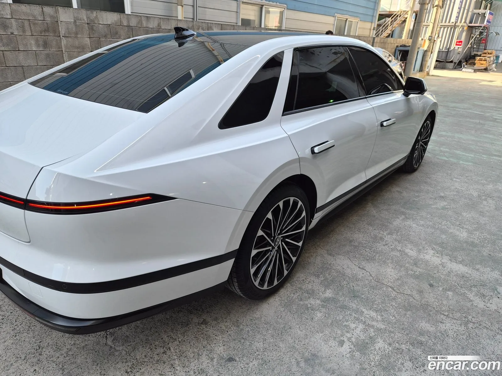 Hyundai Grandeur Hybrid 2025 — 18