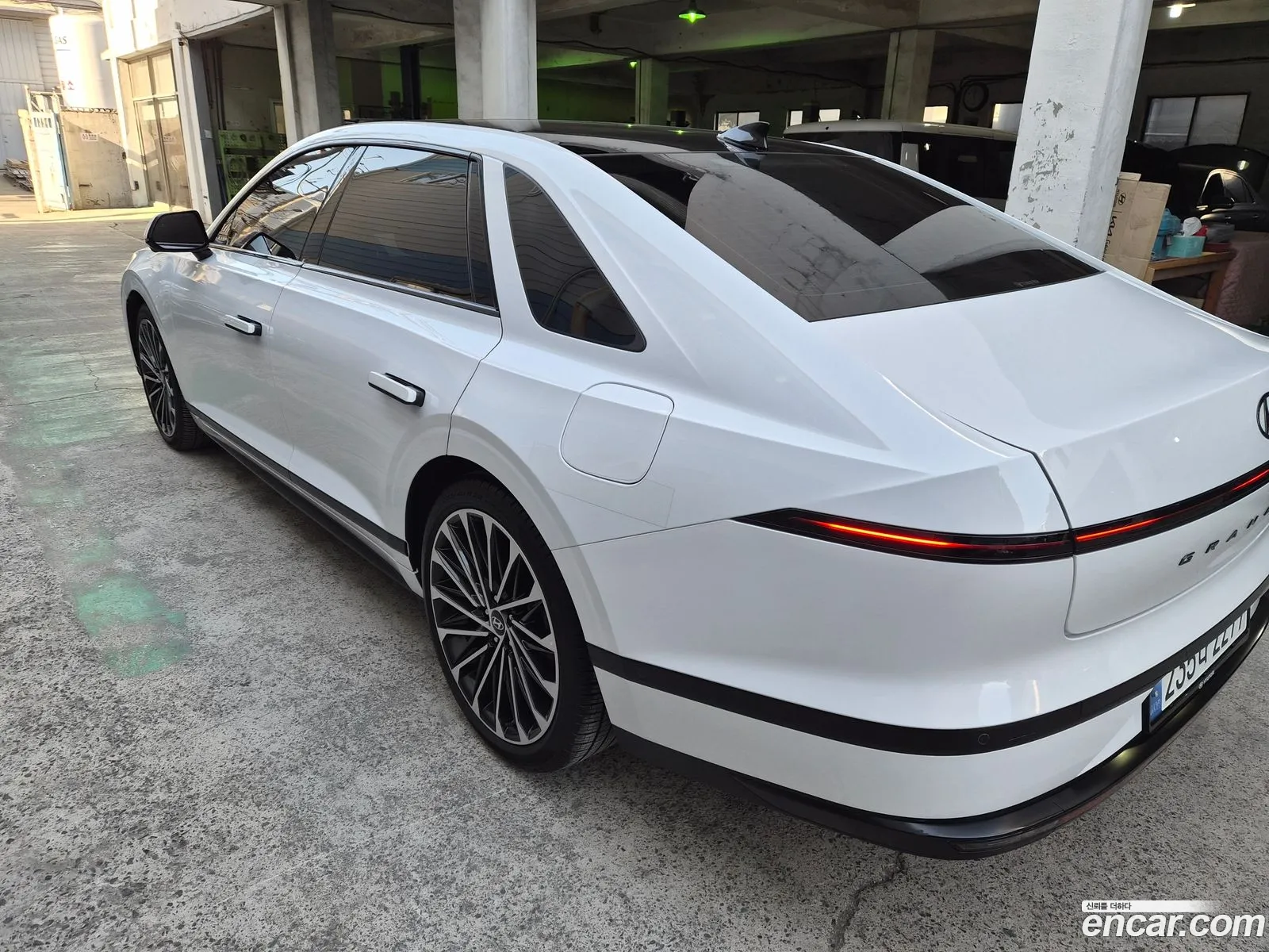 Hyundai Grandeur Hybrid 2025 — 10