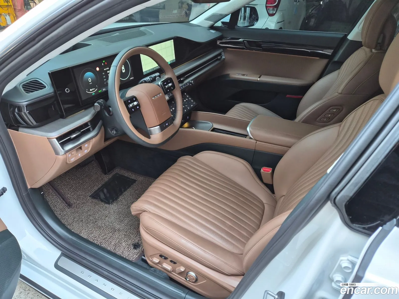 Hyundai Grandeur Hybrid 2025 — 3