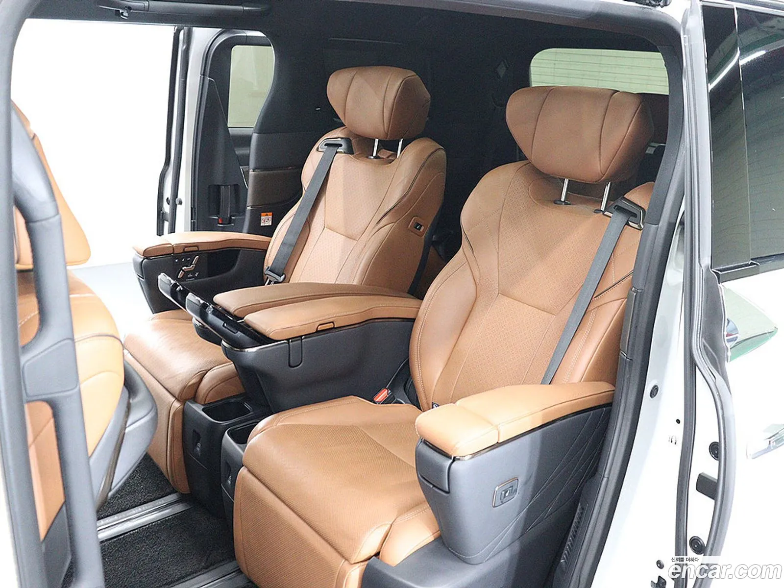 Toyota Alphard 2023 — 14