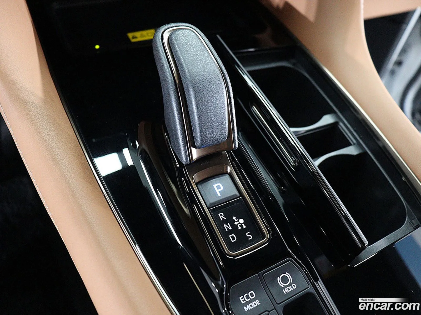 Toyota Alphard 2023 — 3