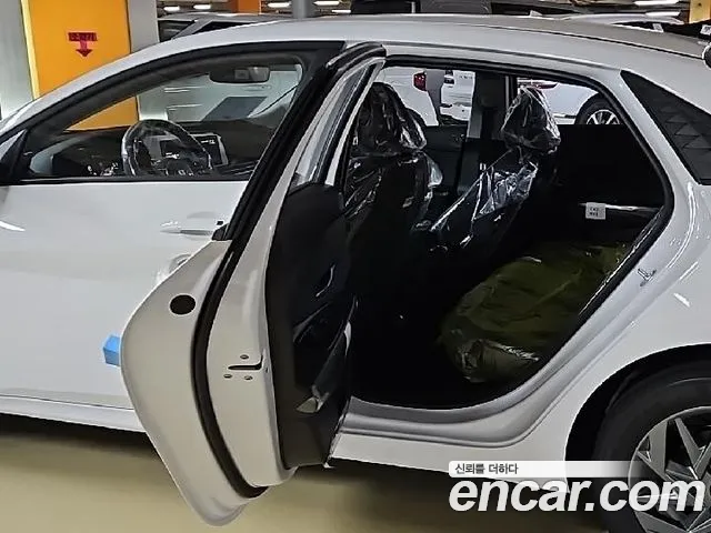 Hyundai Elantra 2026 — 3