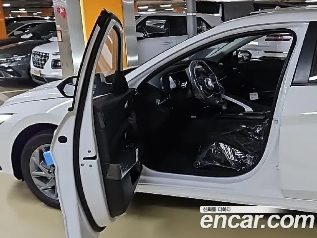 Hyundai Elantra 2026 — 2