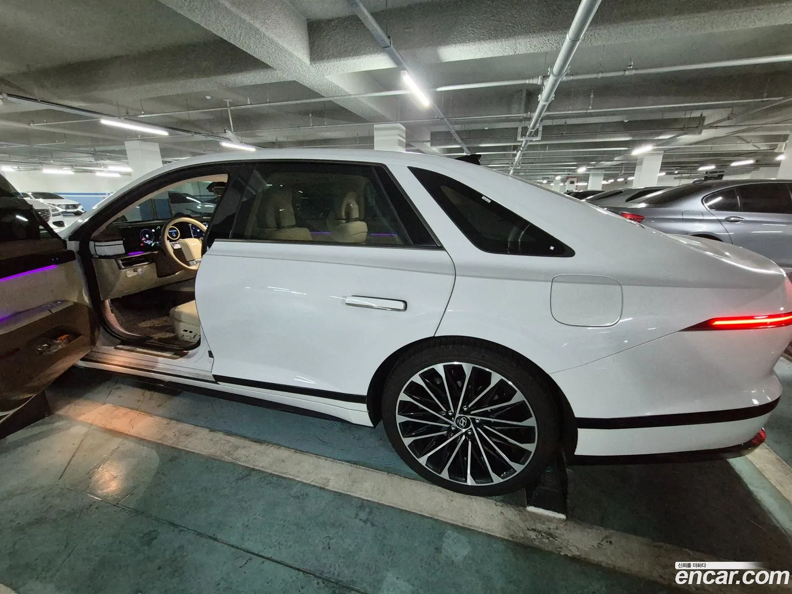 Hyundai Grandeur Hybrid 2023 — 7