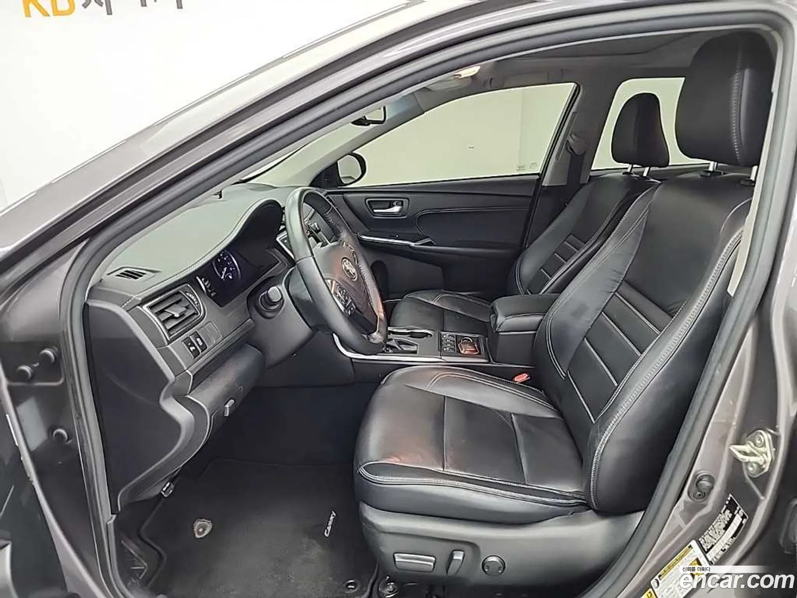 Toyota Camry 2016 — 16