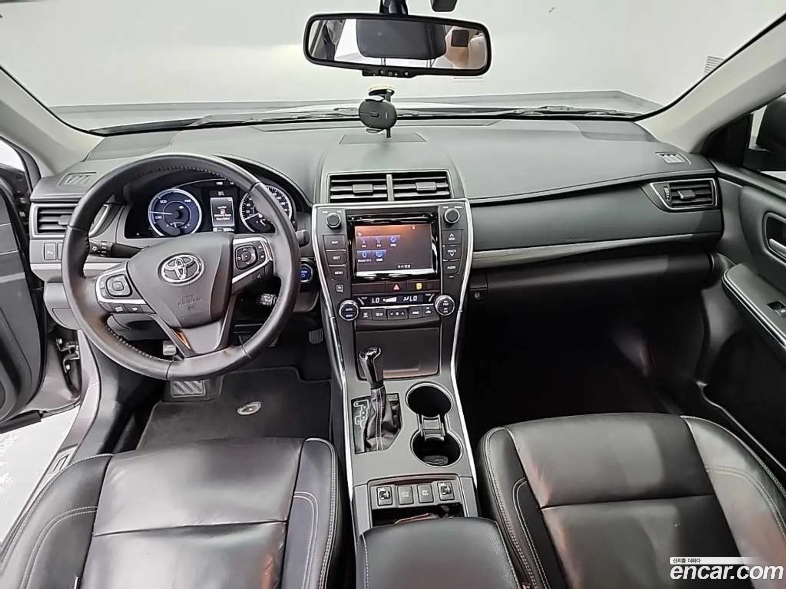 Toyota Camry 2016 — 2