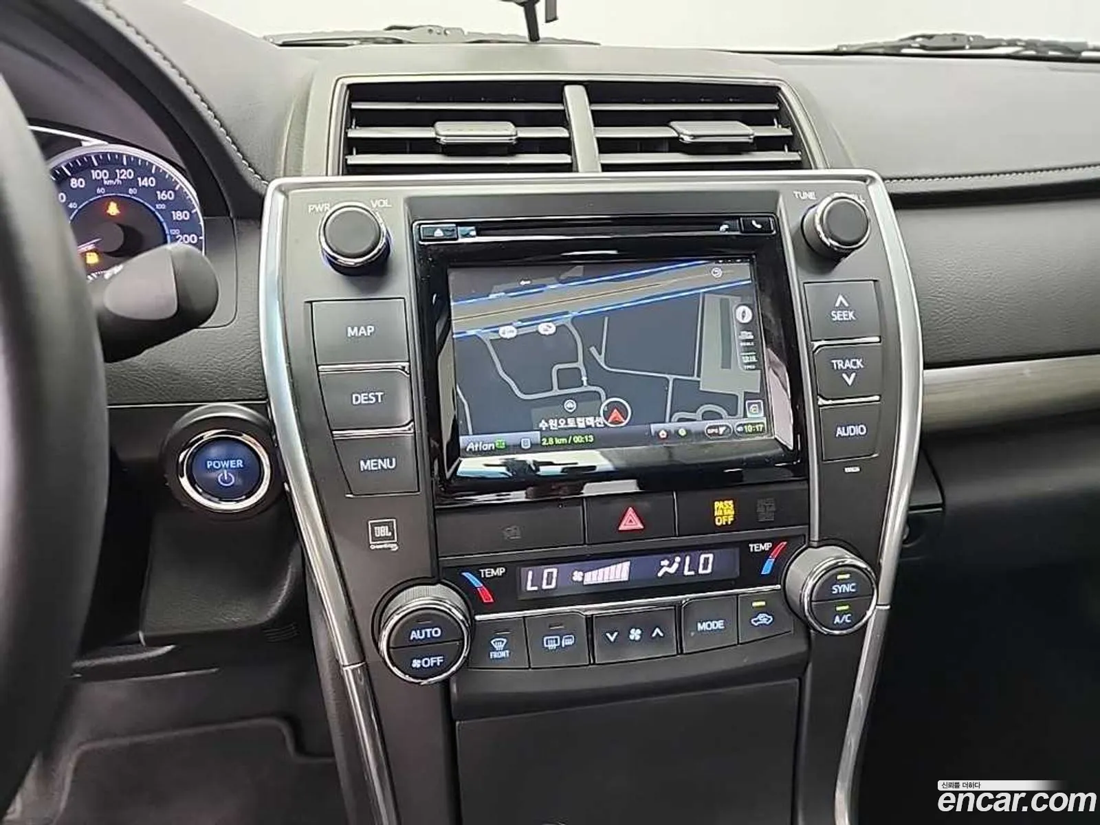 Toyota Camry 2016 — 12