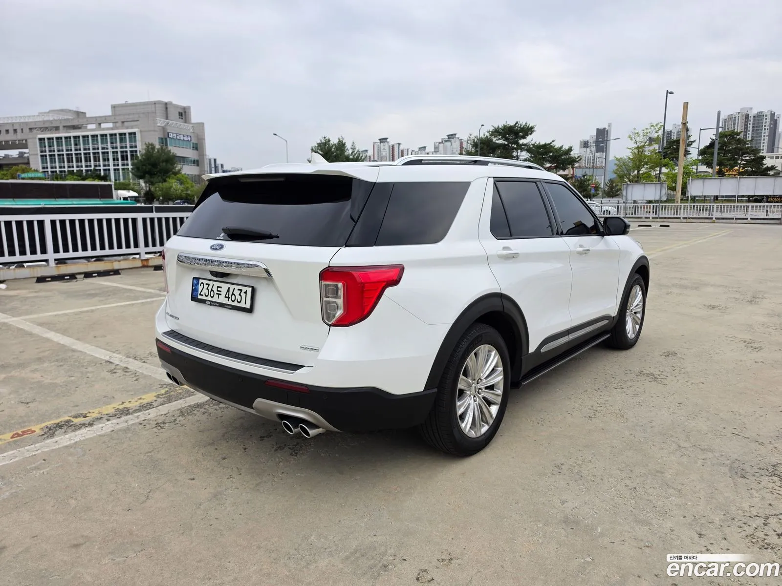 Ford Explorer 6th Gen 2021 — 7