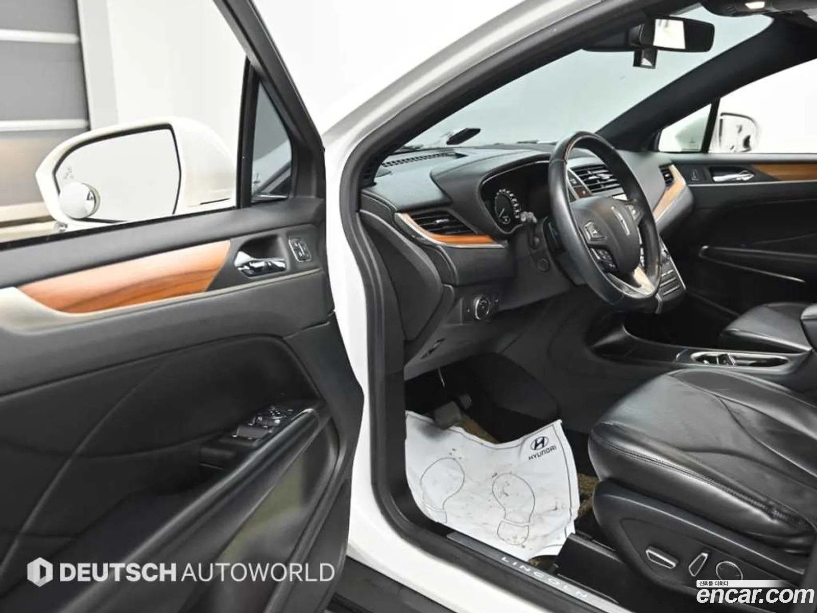 Lincoln MKC 2017 — 19