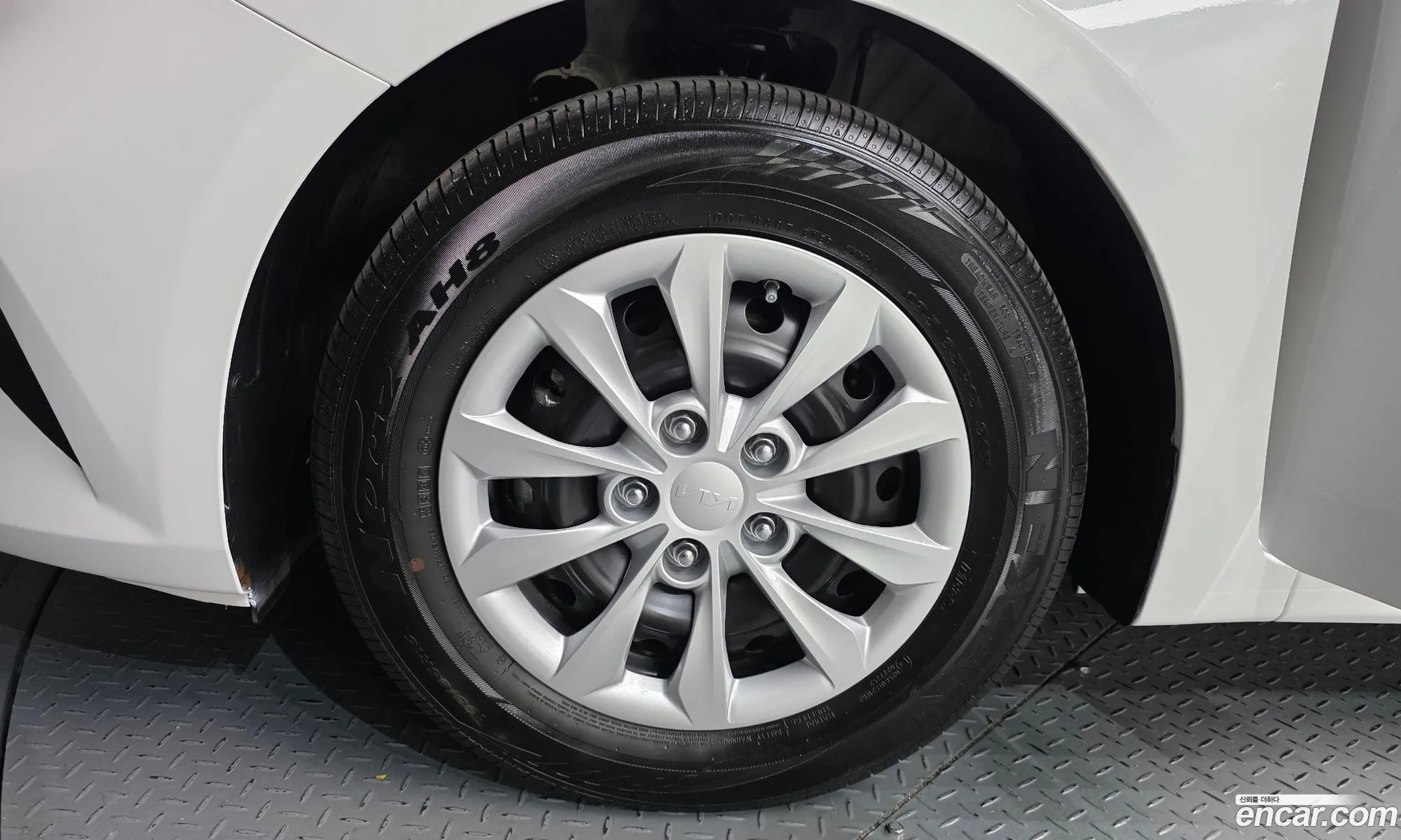 Kia K3 2023 — 16