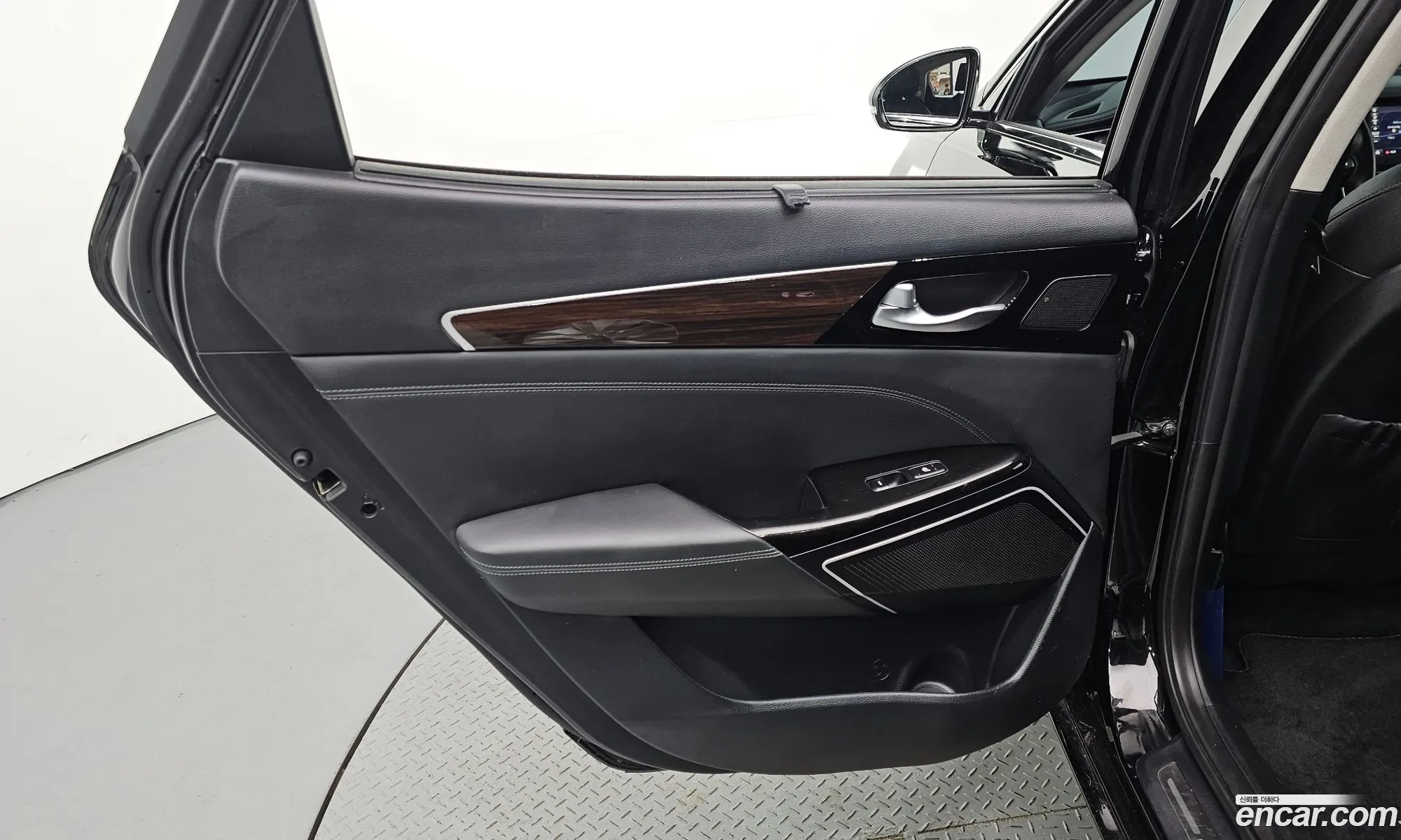 Kia K7 2019 — 27