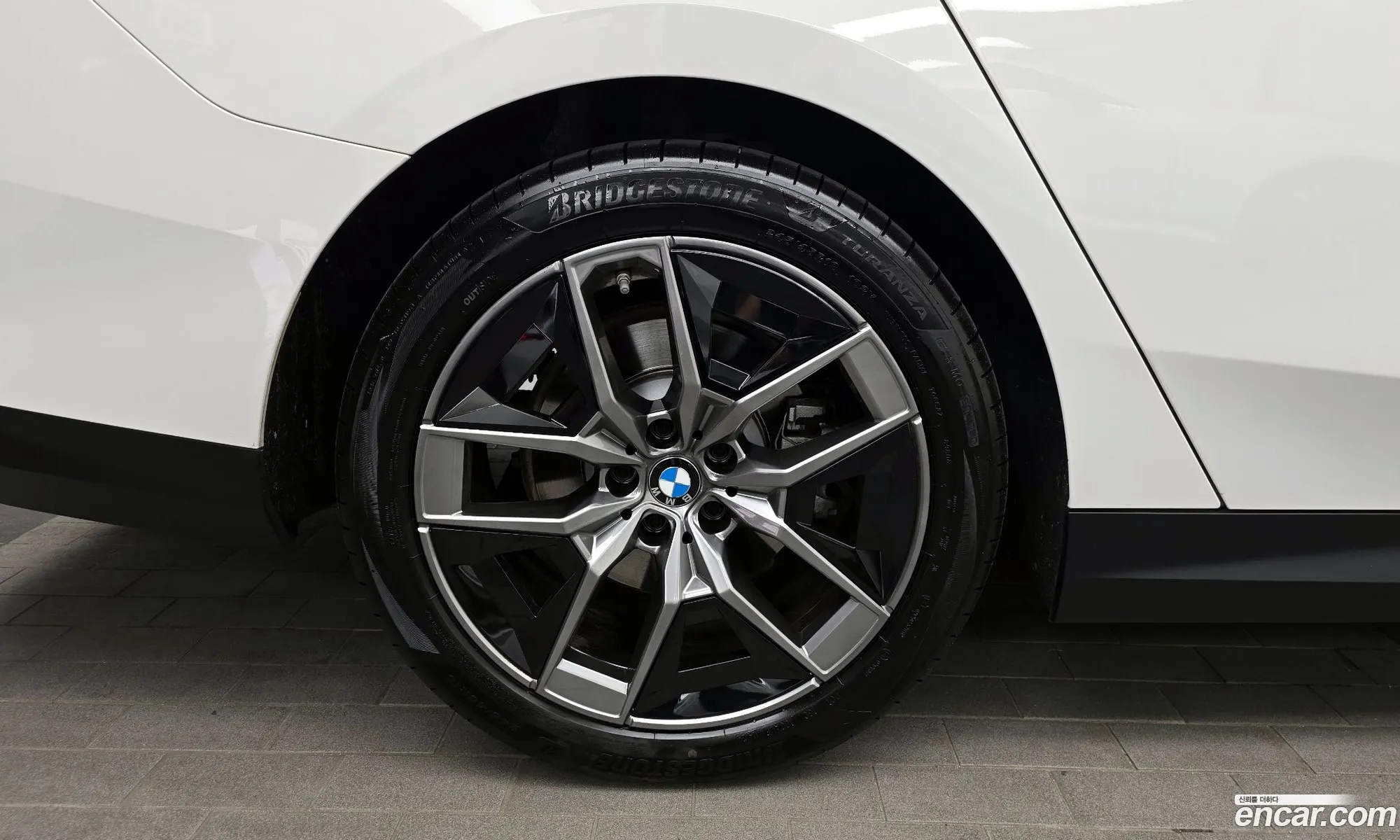 BMW 5 Series 2024 — 21