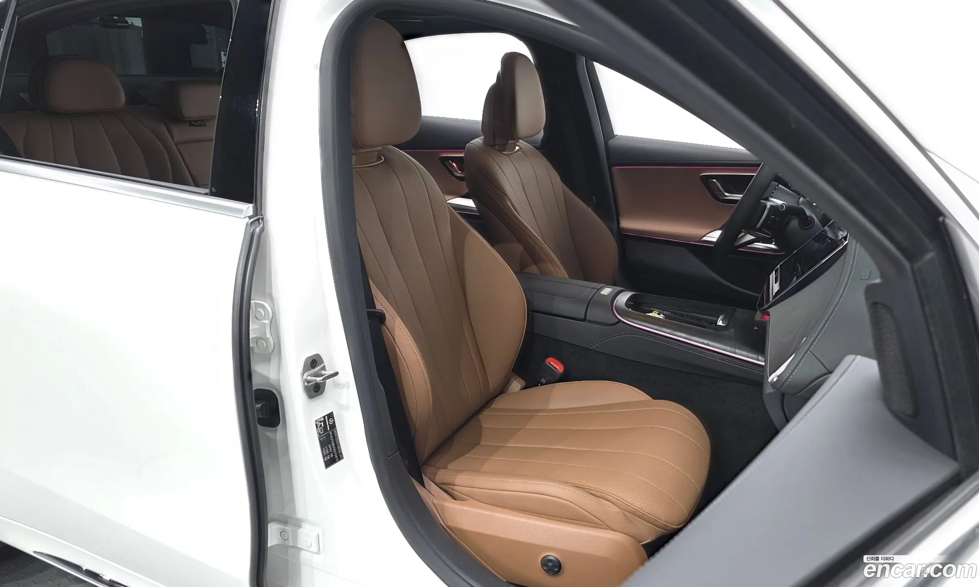 Mercedes-Benz E-Class W214 2025 — 32