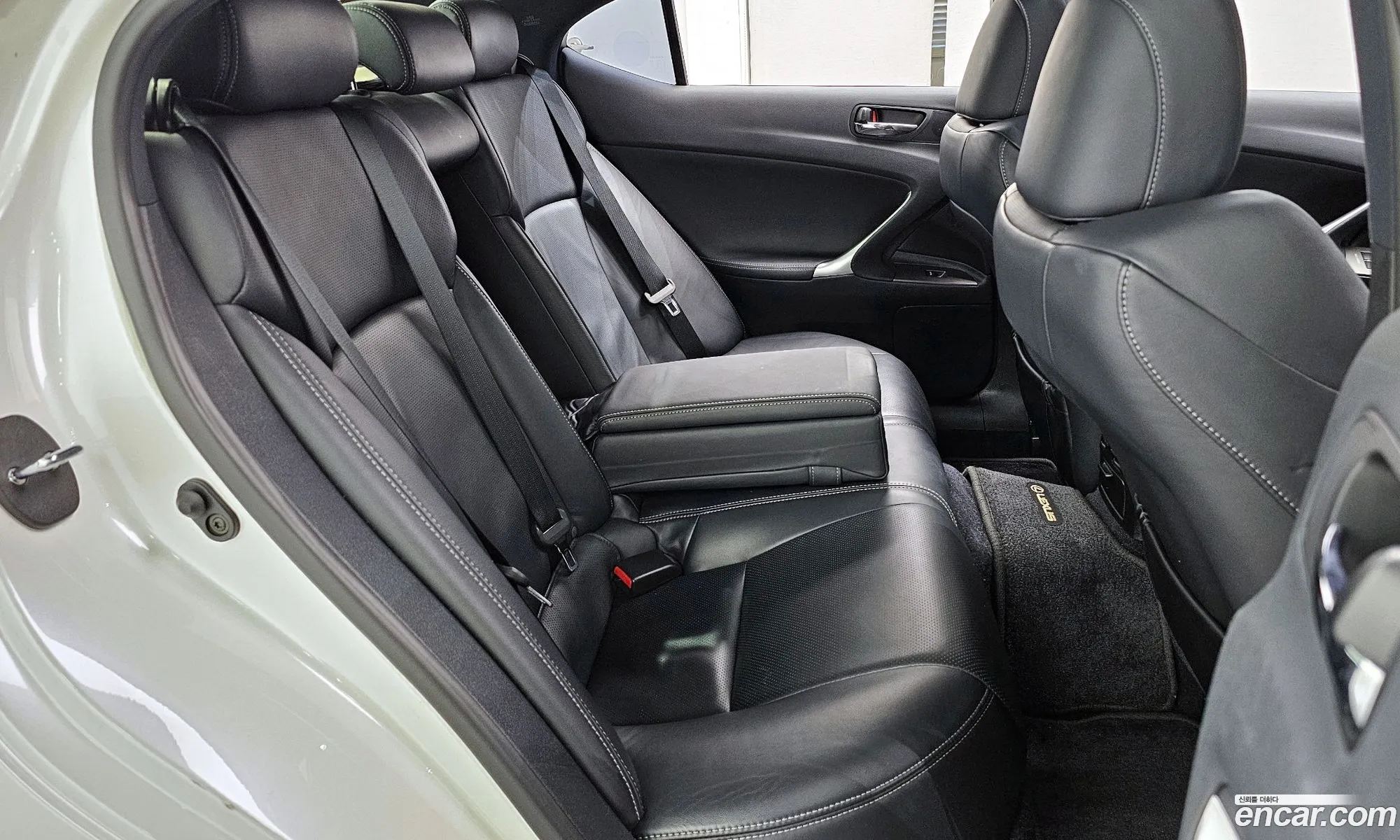 Lexus IS250 2010 — 20