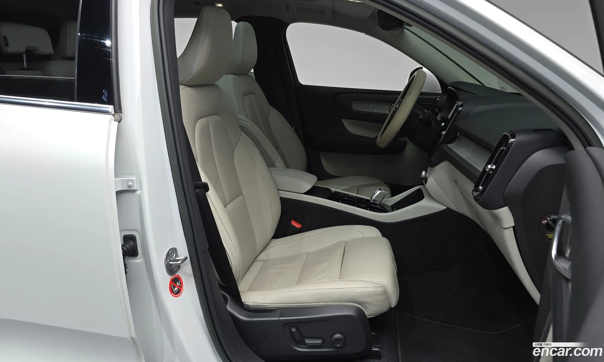 Volvo XC40 2022 — 4