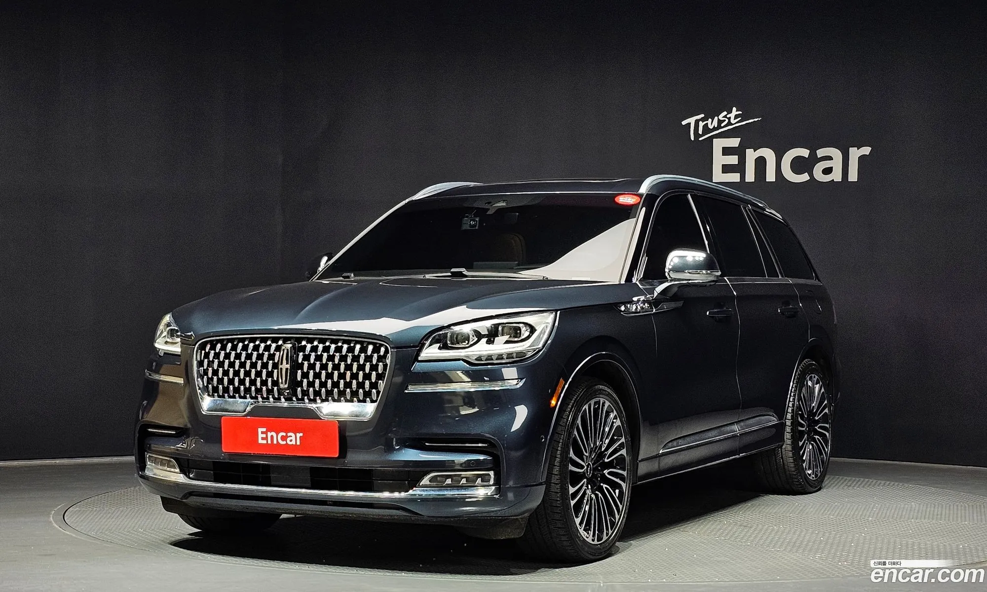 Lincoln Aviator 2020 5LM5J9XC0LGL33228 — 4