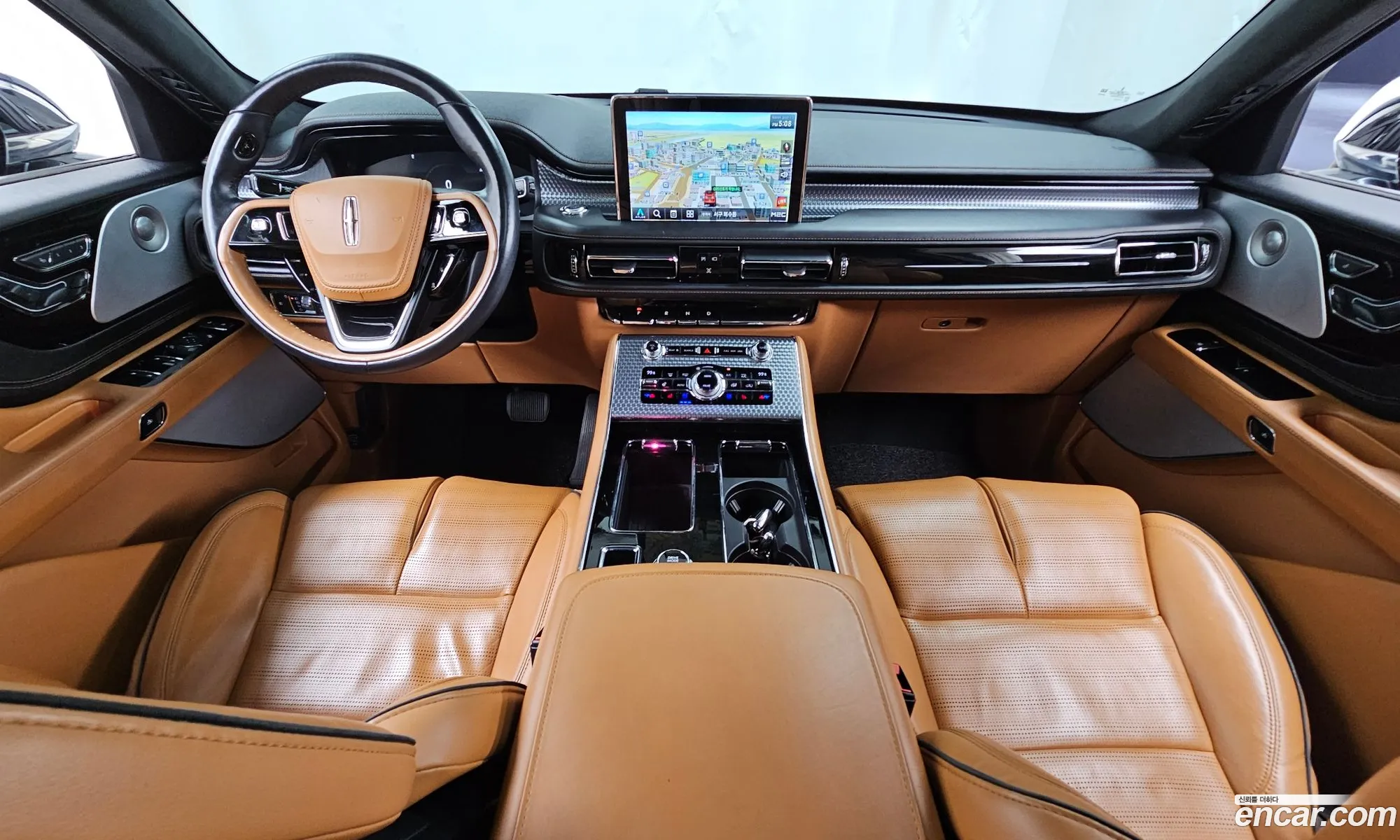 Lincoln Aviator 2020 5LM5J9XC0LGL33228 — 3