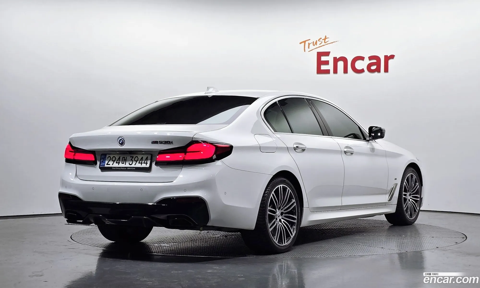 BMW 5 Series 2018 — 17