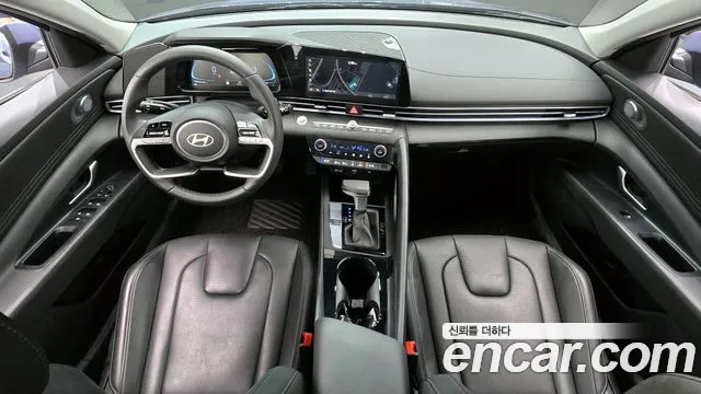 Hyundai Elantra 2025 — 4