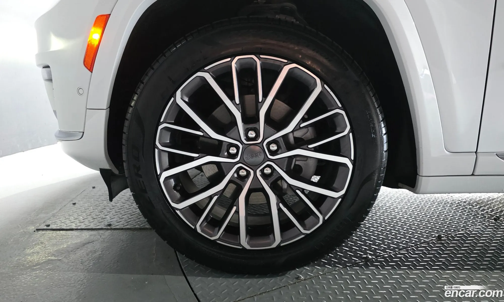 Jeep Grand Cherokee 2023 — 25