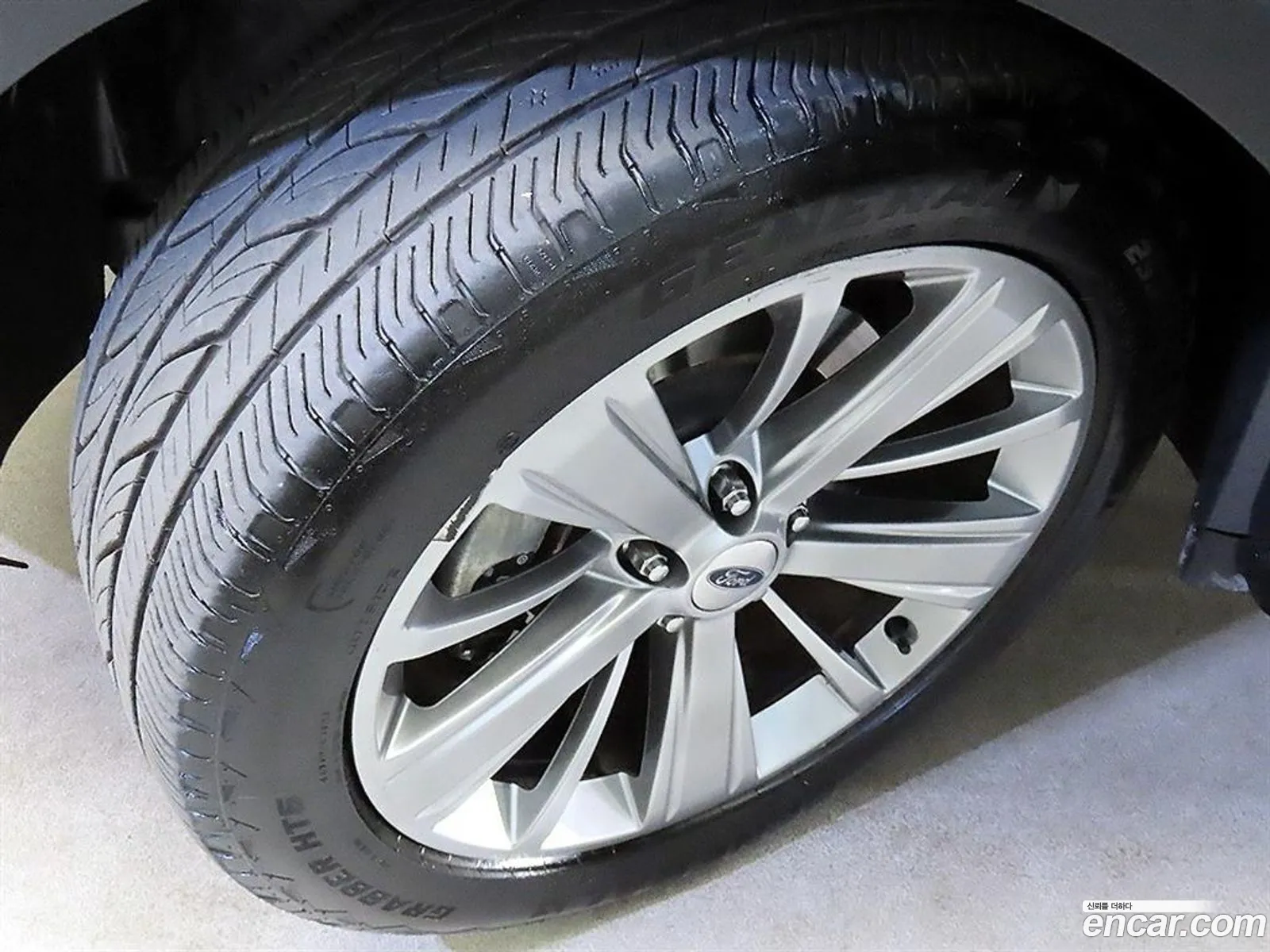 Ford Explorer 2018 — 19