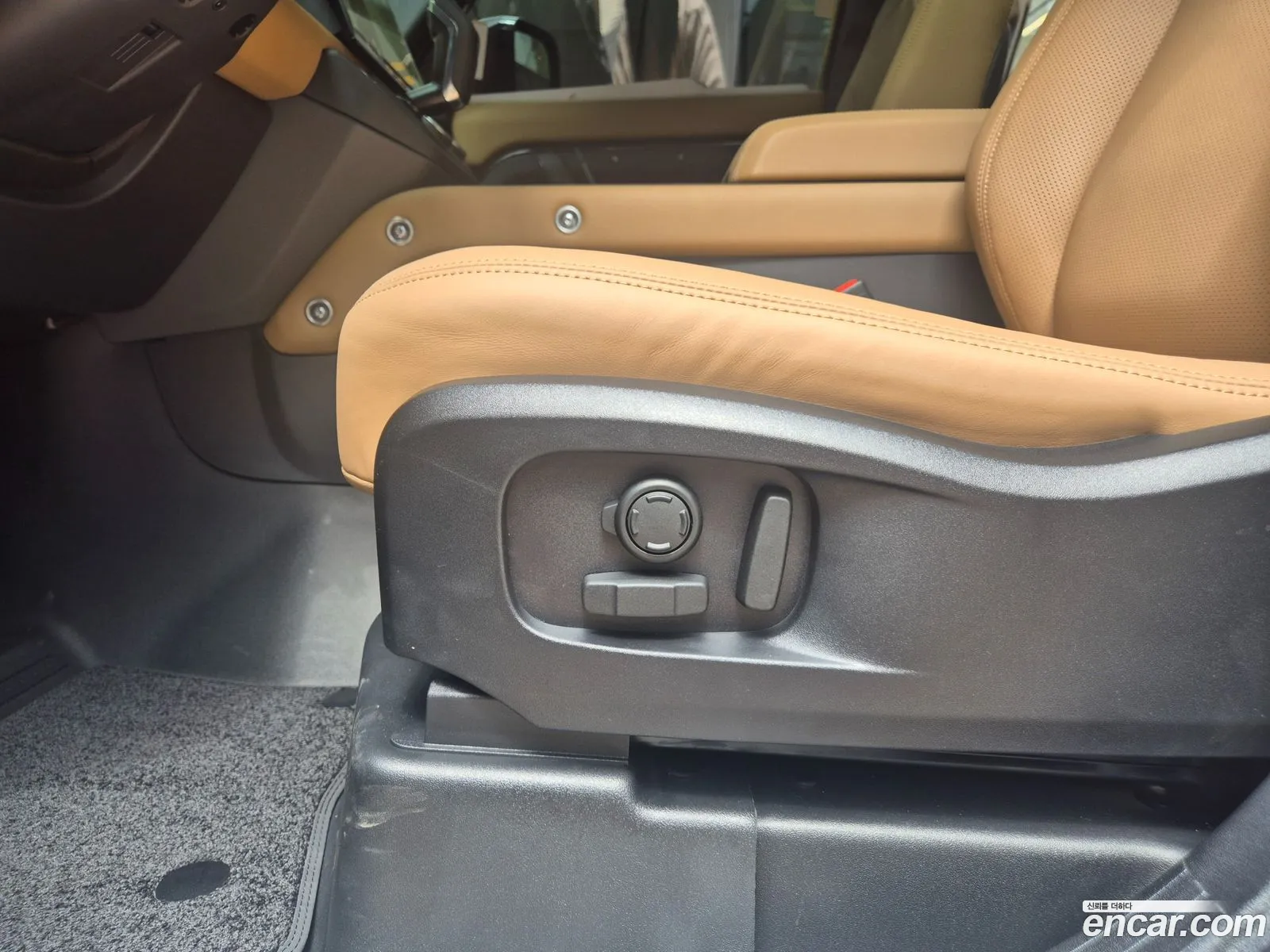 Land Rover Defender 2026 — 16