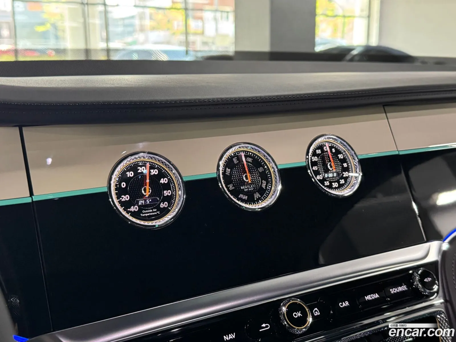 Bentley Flying Spur 2023 — 15