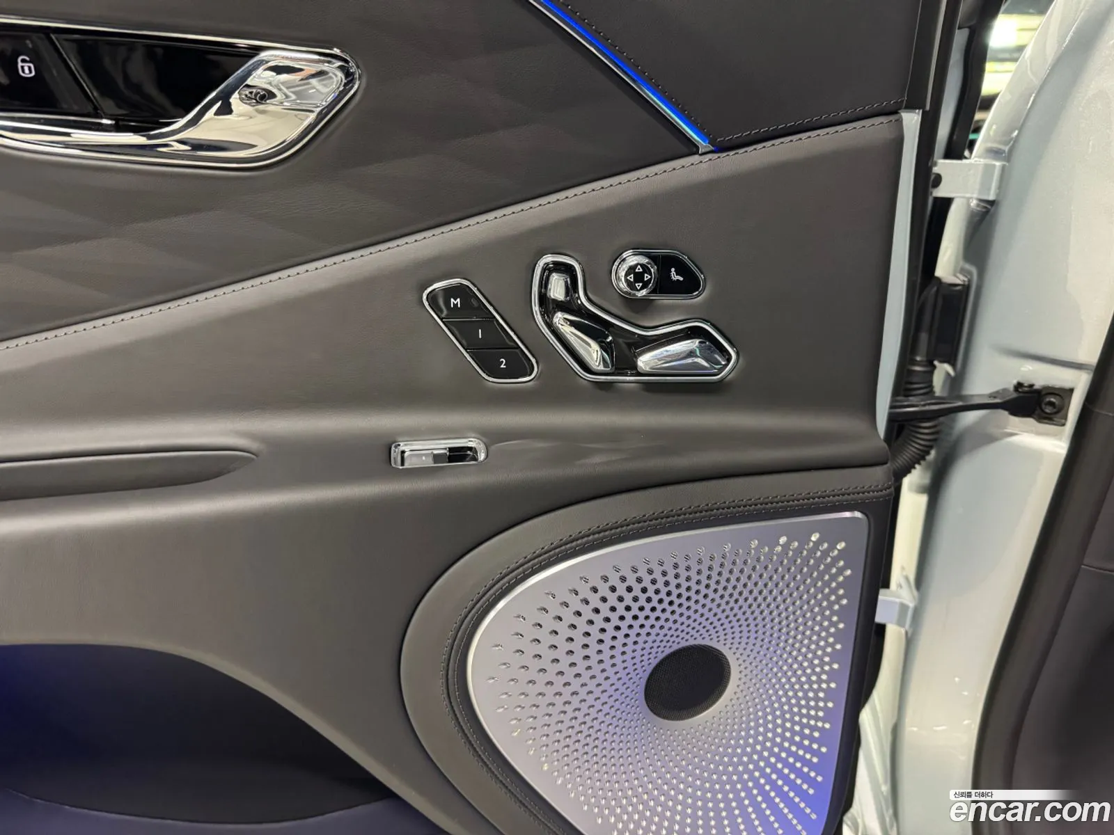 Bentley Flying Spur 2023 — 11