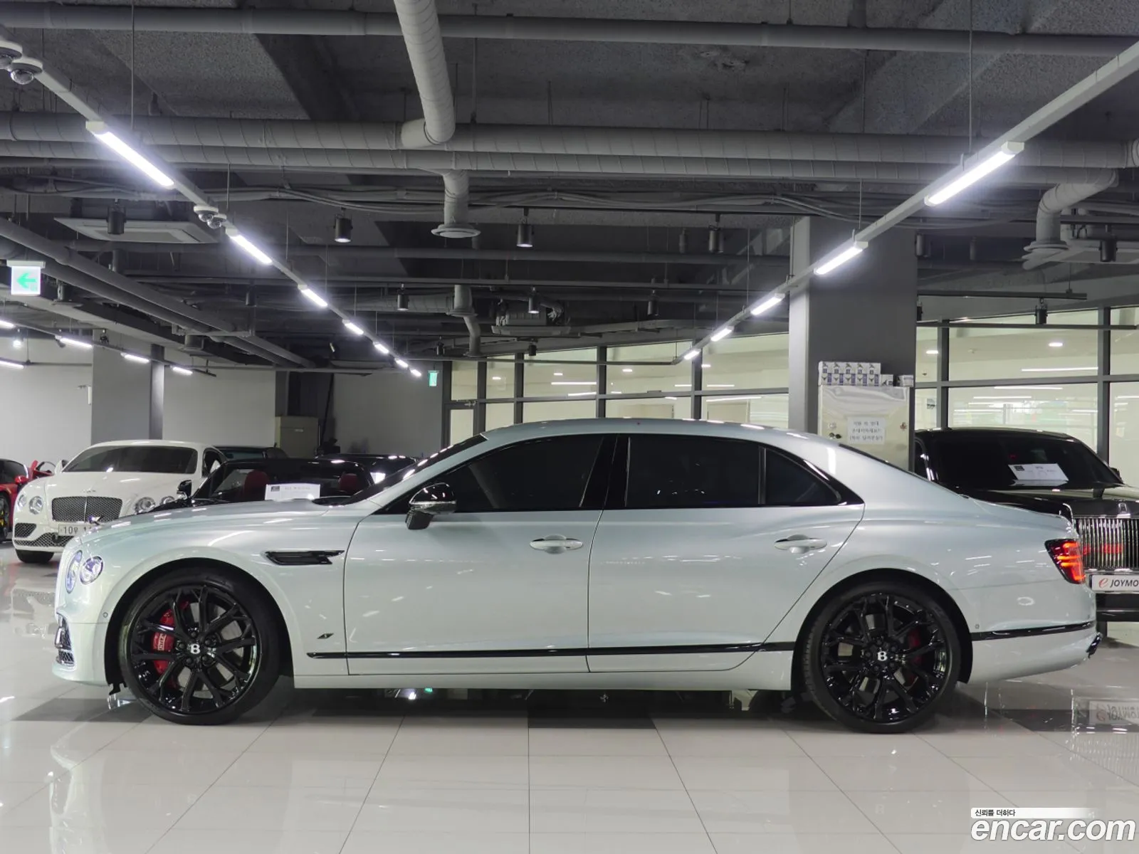 Bentley Flying Spur 2023 — 12