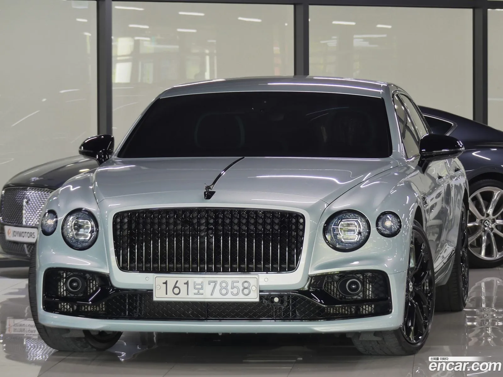 Bentley Flying Spur 2023 — 18