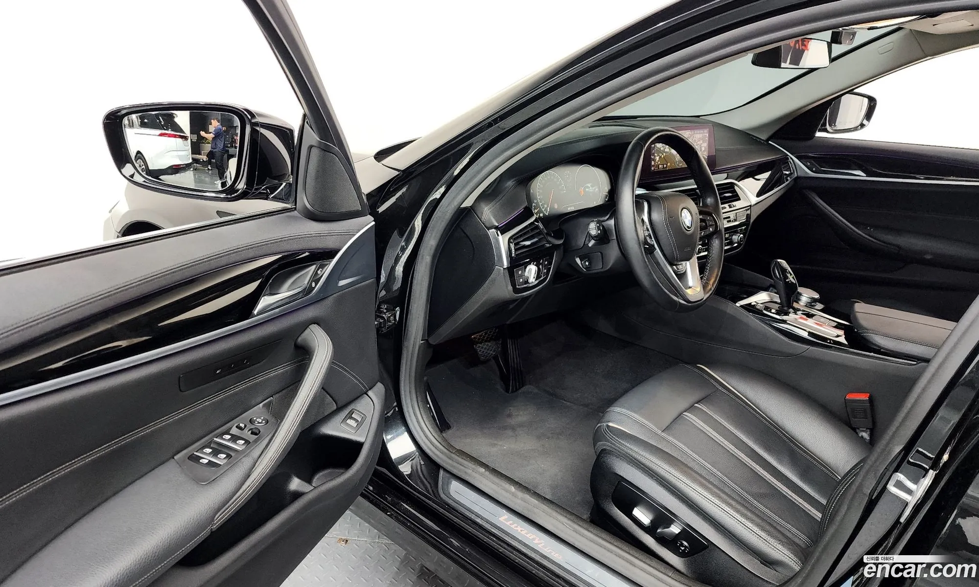 BMW 5 Series 2019 WBAJK7106KBP75087 — 26