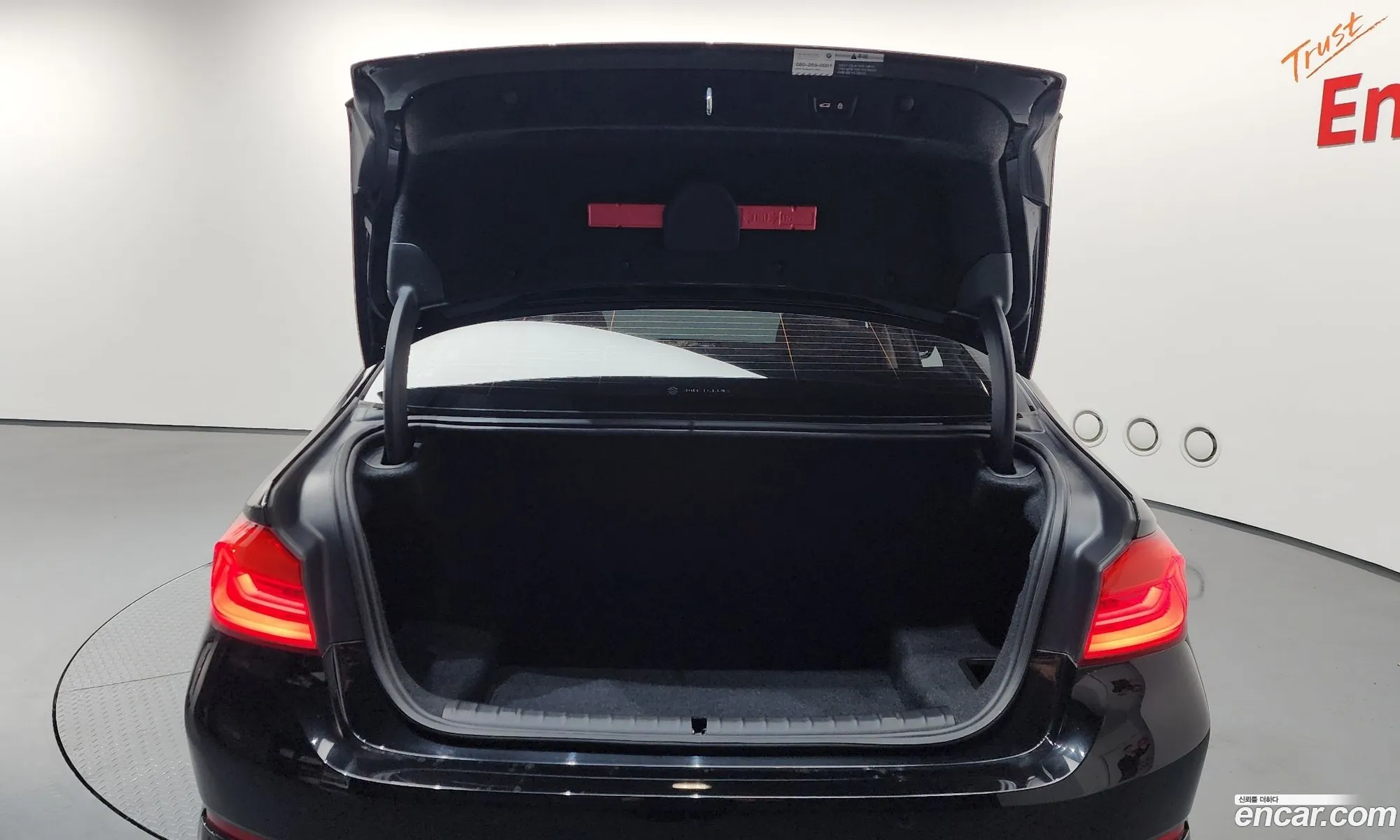 BMW 5 Series 2019 WBAJK7106KBP75087 — 32