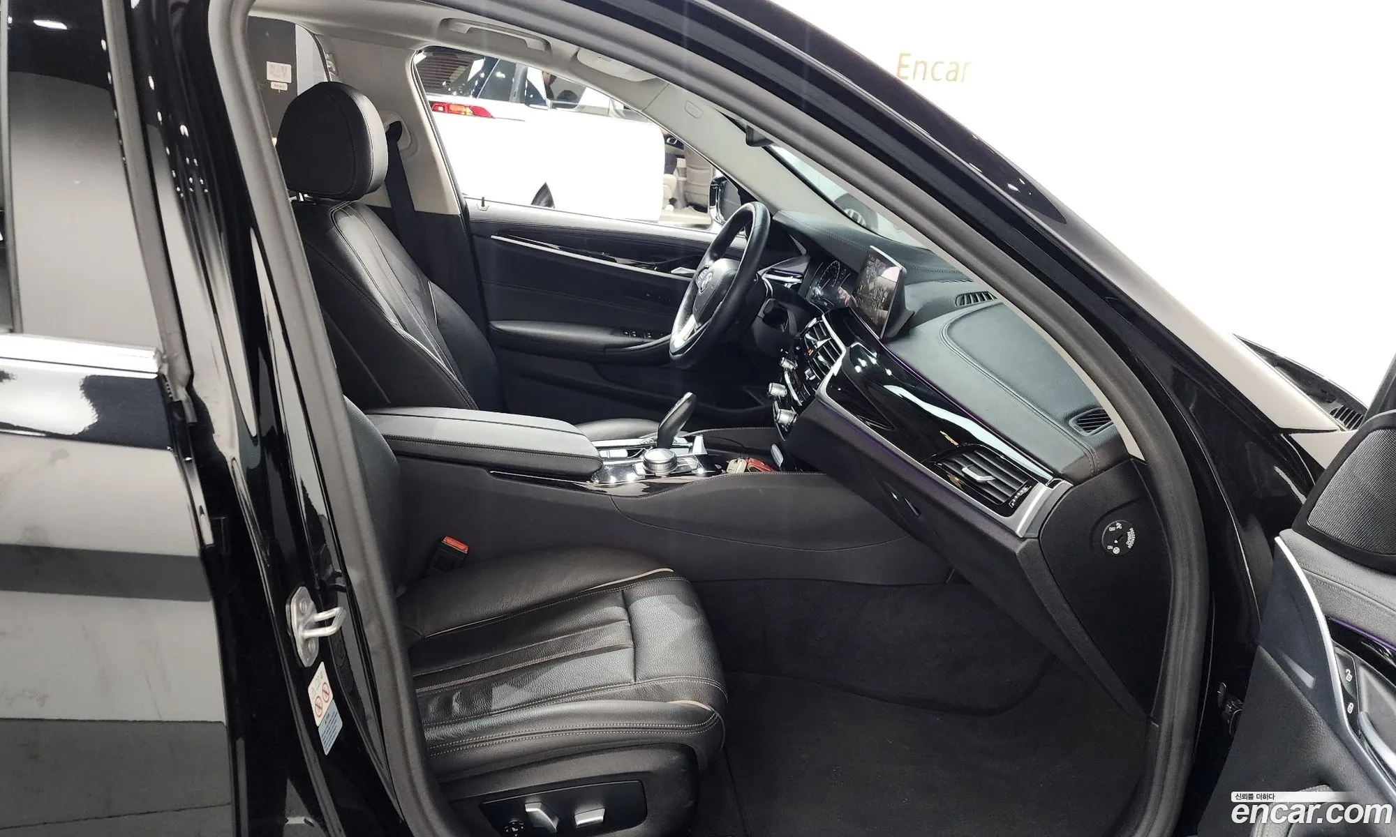 BMW 5 Series 2019 WBAJK7106KBP75087 — 28