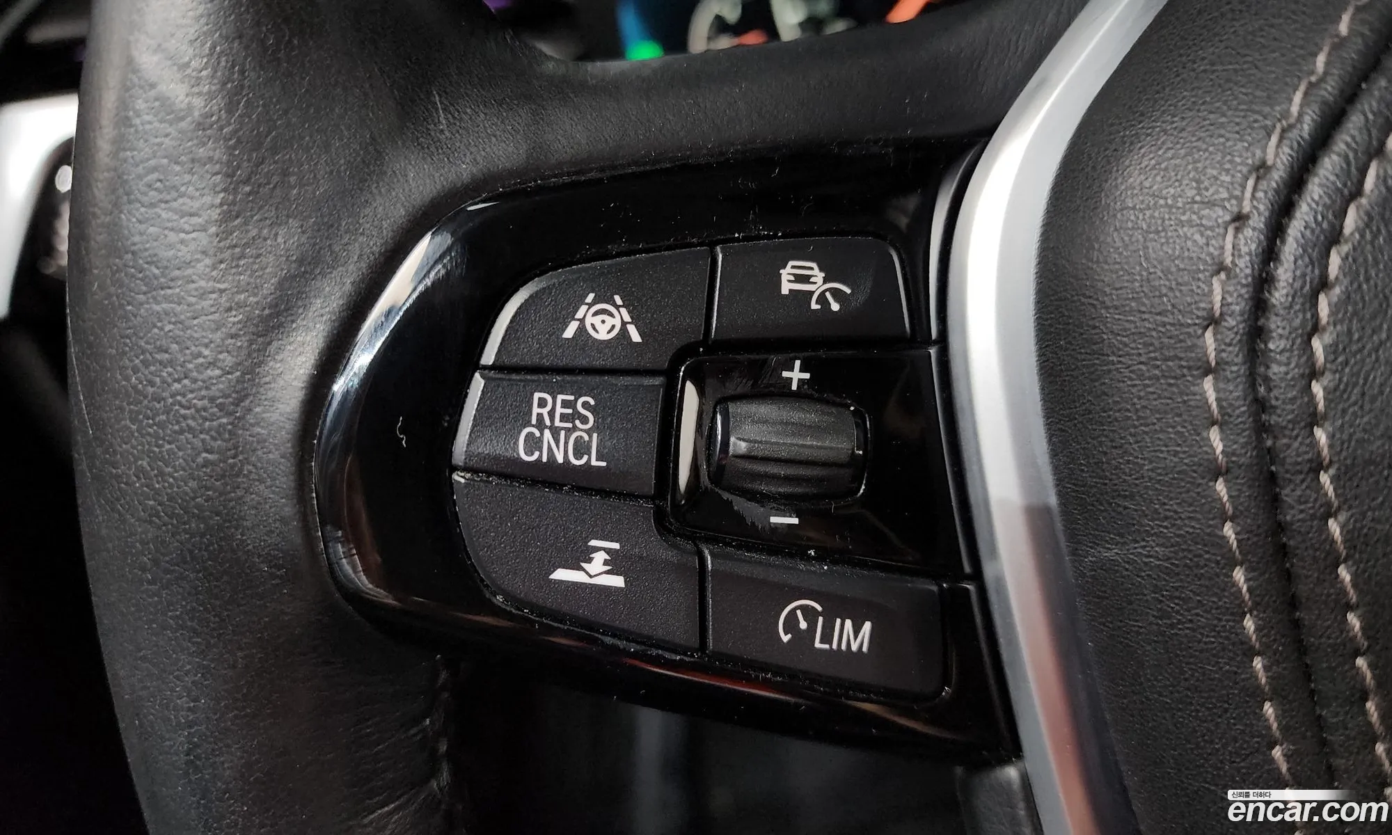 BMW 5 Series 2019 WBAJK7106KBP75087 — 17