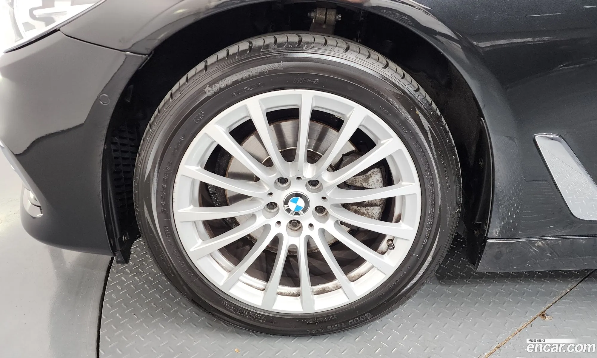 BMW 5 Series 2019 WBAJK7106KBP75087 — 24