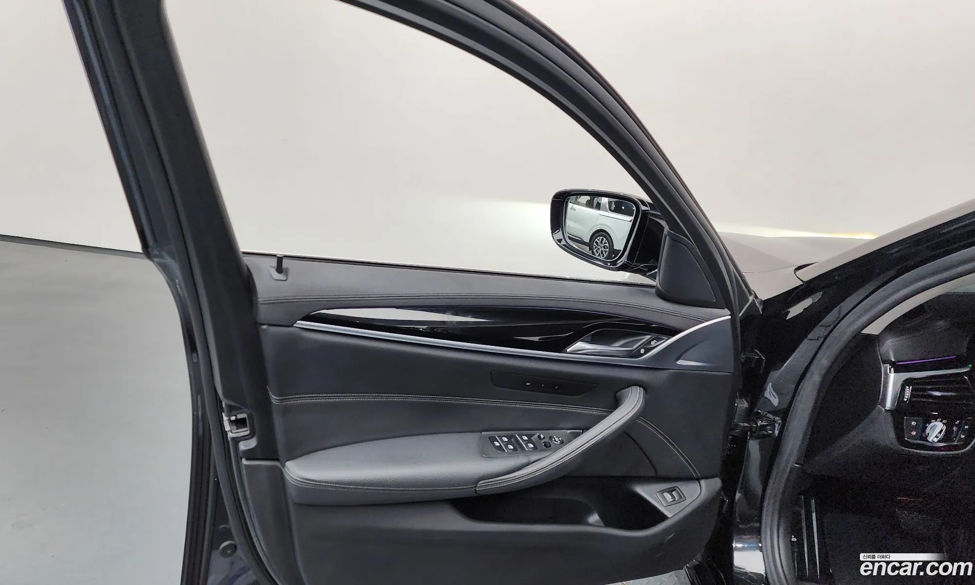 BMW 5 Series 2019 WBAJK7106KBP75087 — 12