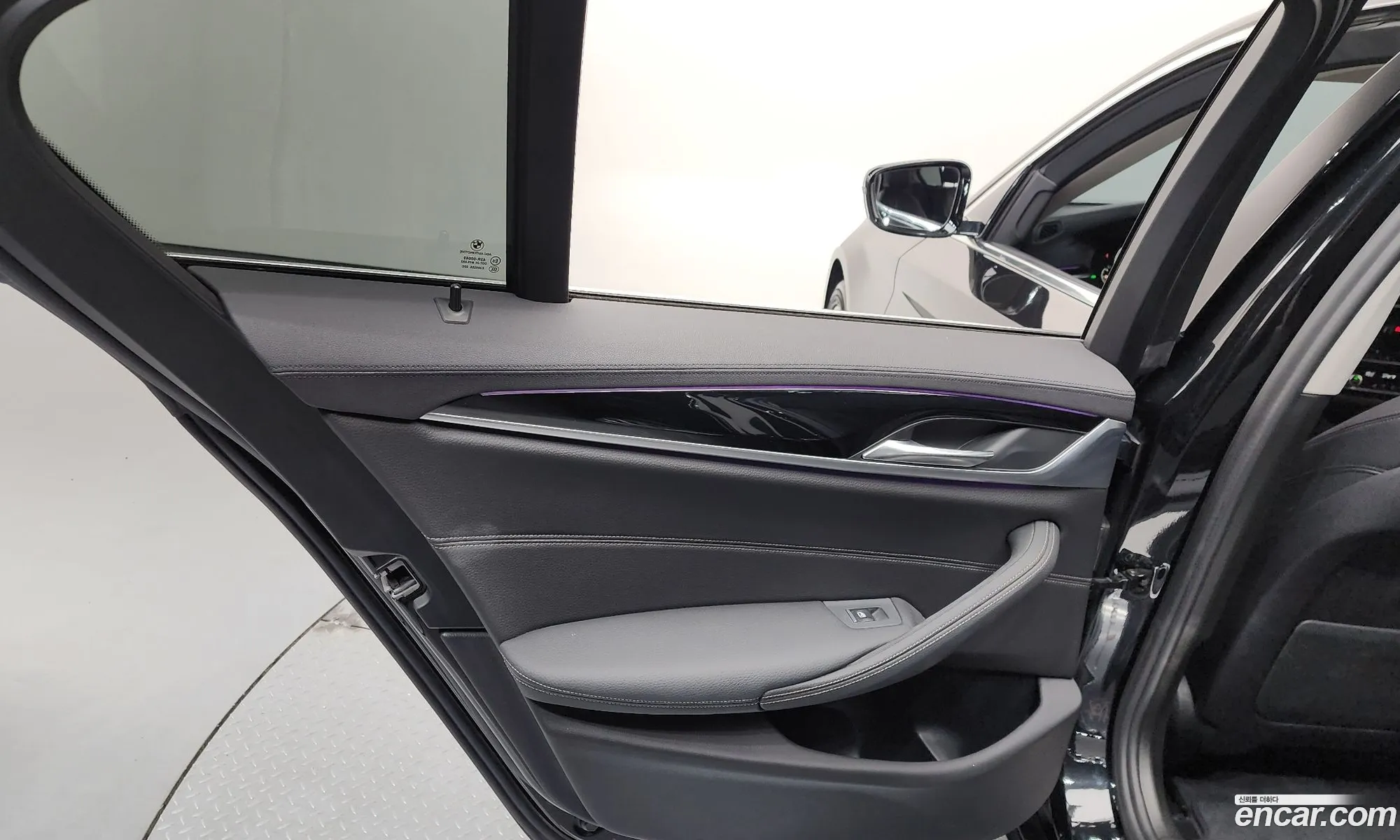 BMW 5 Series 2019 WBAJK7106KBP75087 — 30