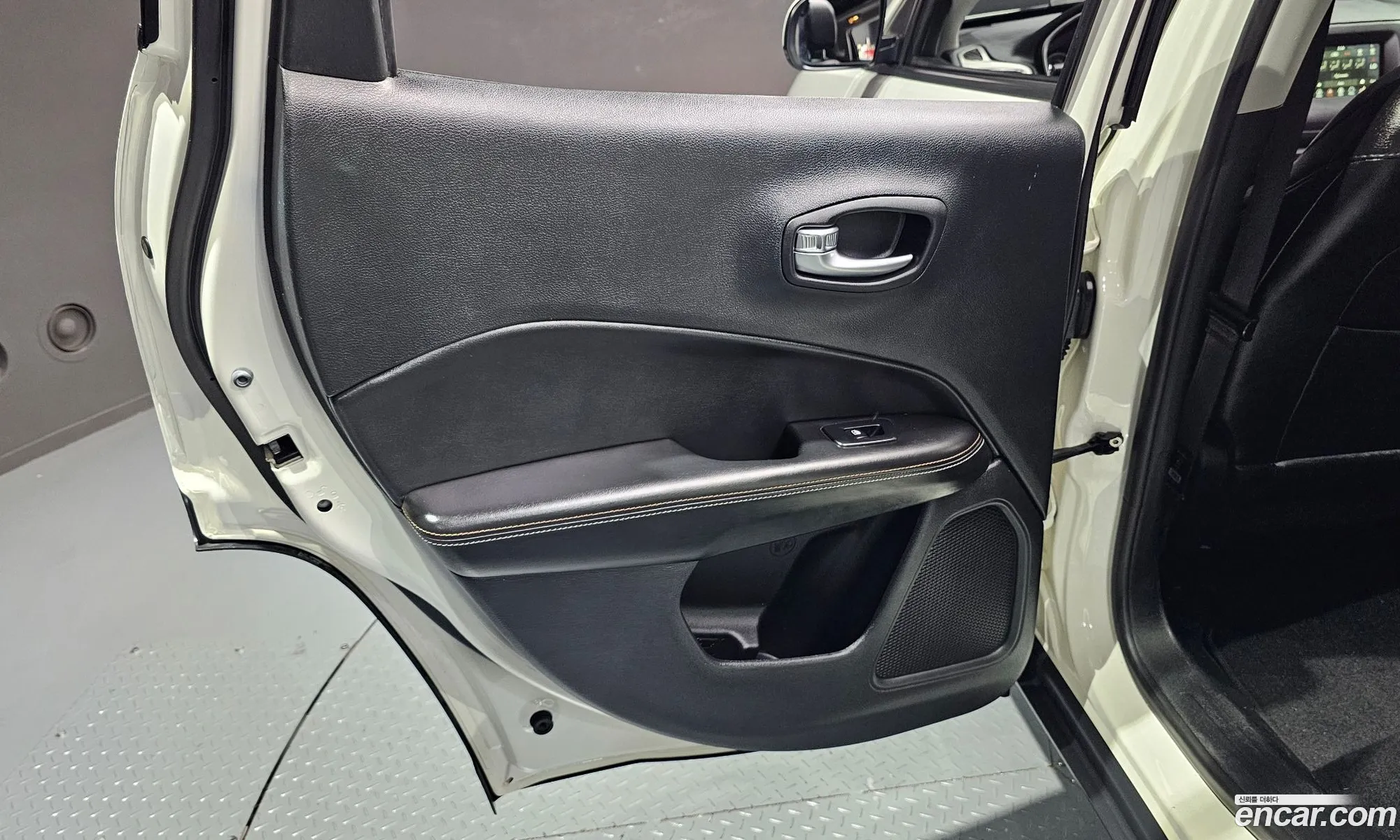 Jeep Compass 2018 3C4NJDBBXJT396578 — 19