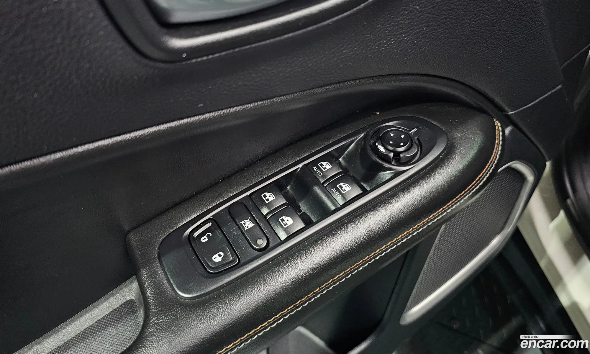 Jeep Compass 2018 3C4NJDBBXJT396578 — 24