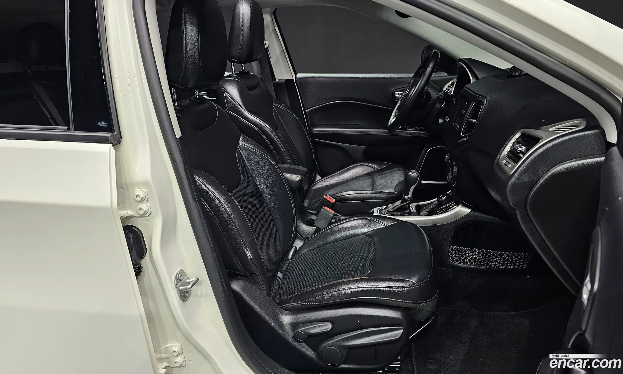 Jeep Compass 2018 3C4NJDBBXJT396578 — 10