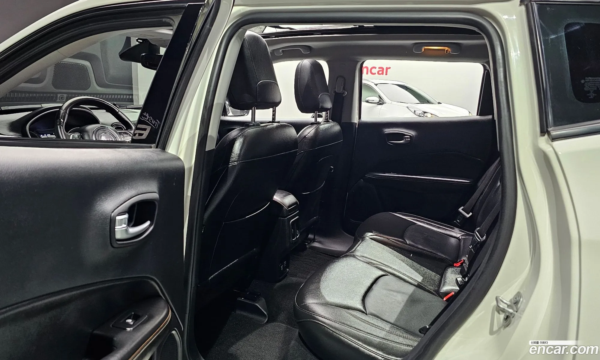Jeep Compass 2018 3C4NJDBBXJT396578 — 17