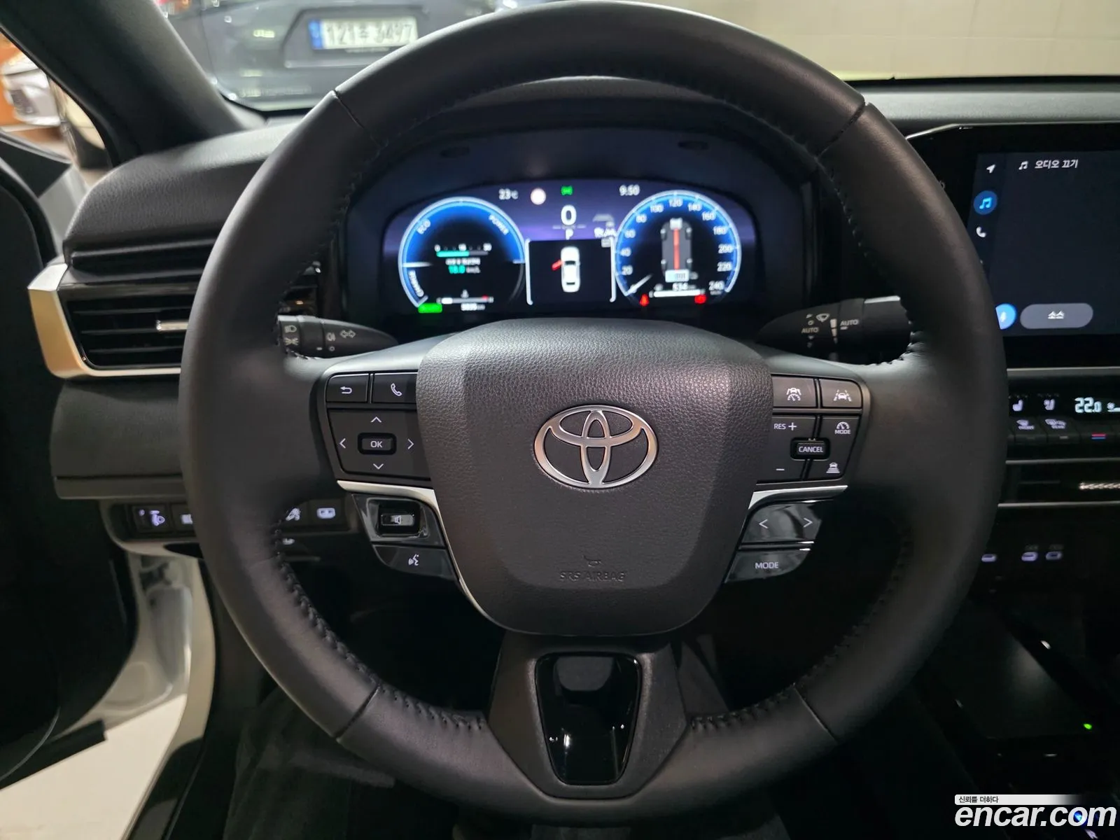 Toyota Camry 2025 — 8