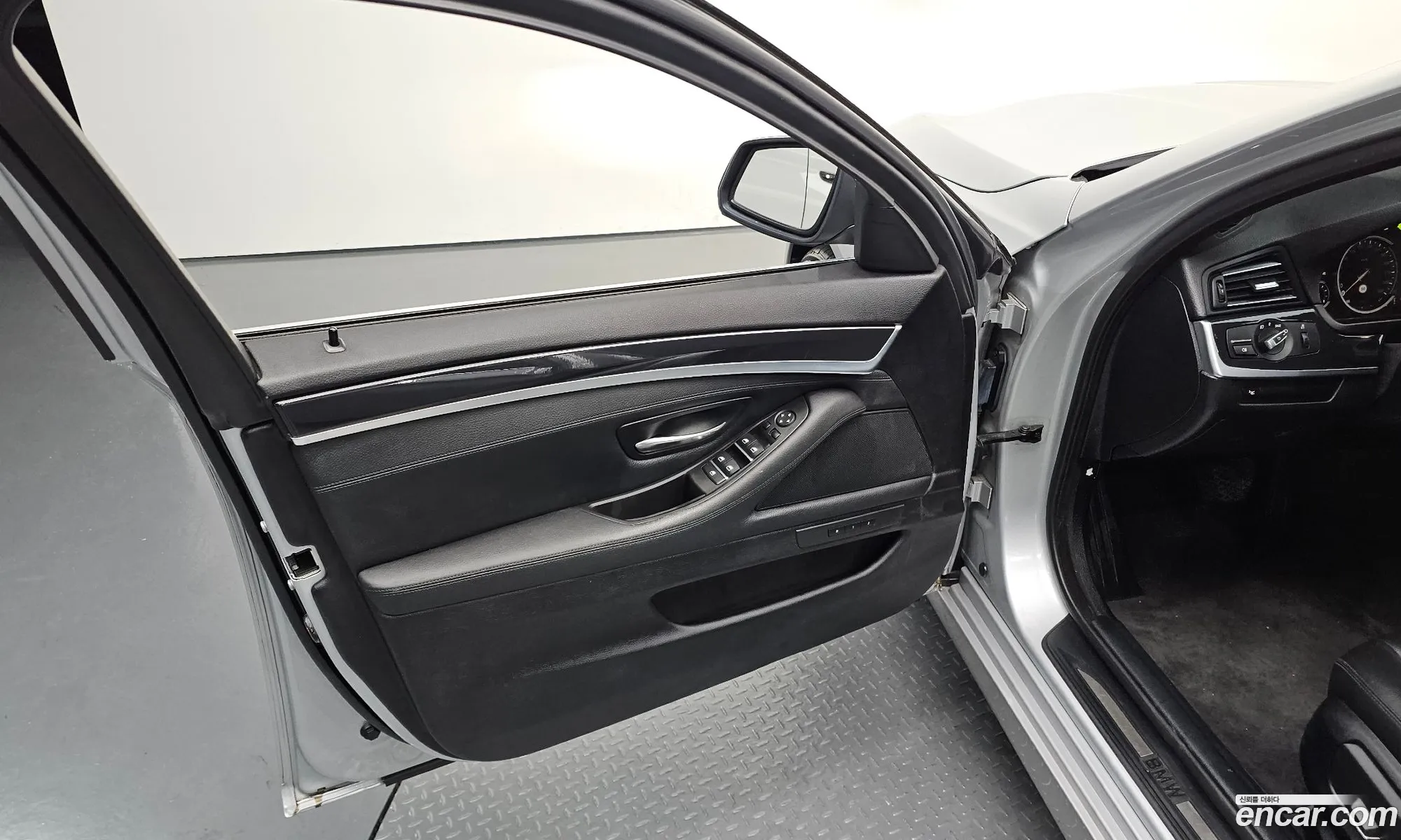 BMW 5 Series 2013 WBA5B9105ED028778 — 32