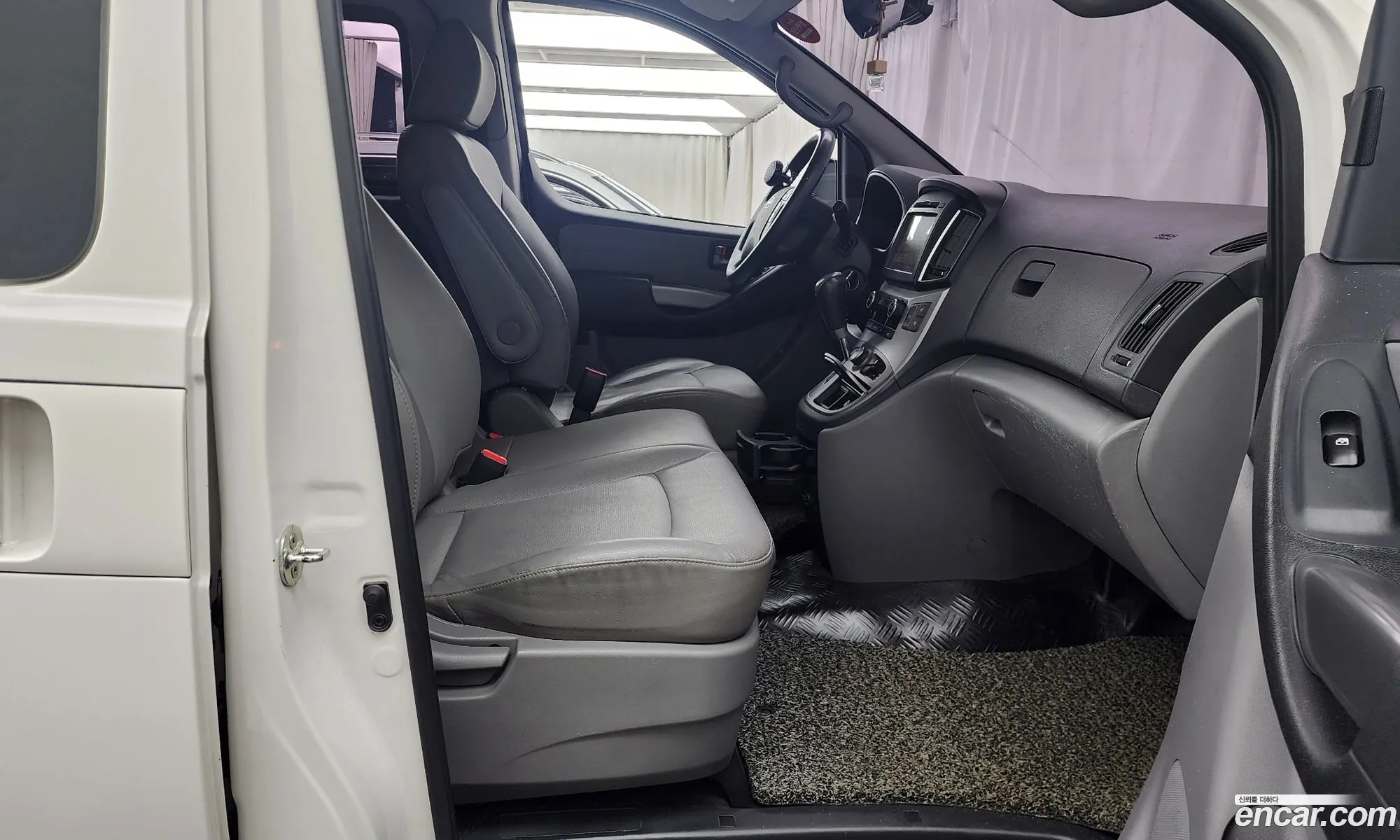Hyundai Grand Starex 2018 — 14