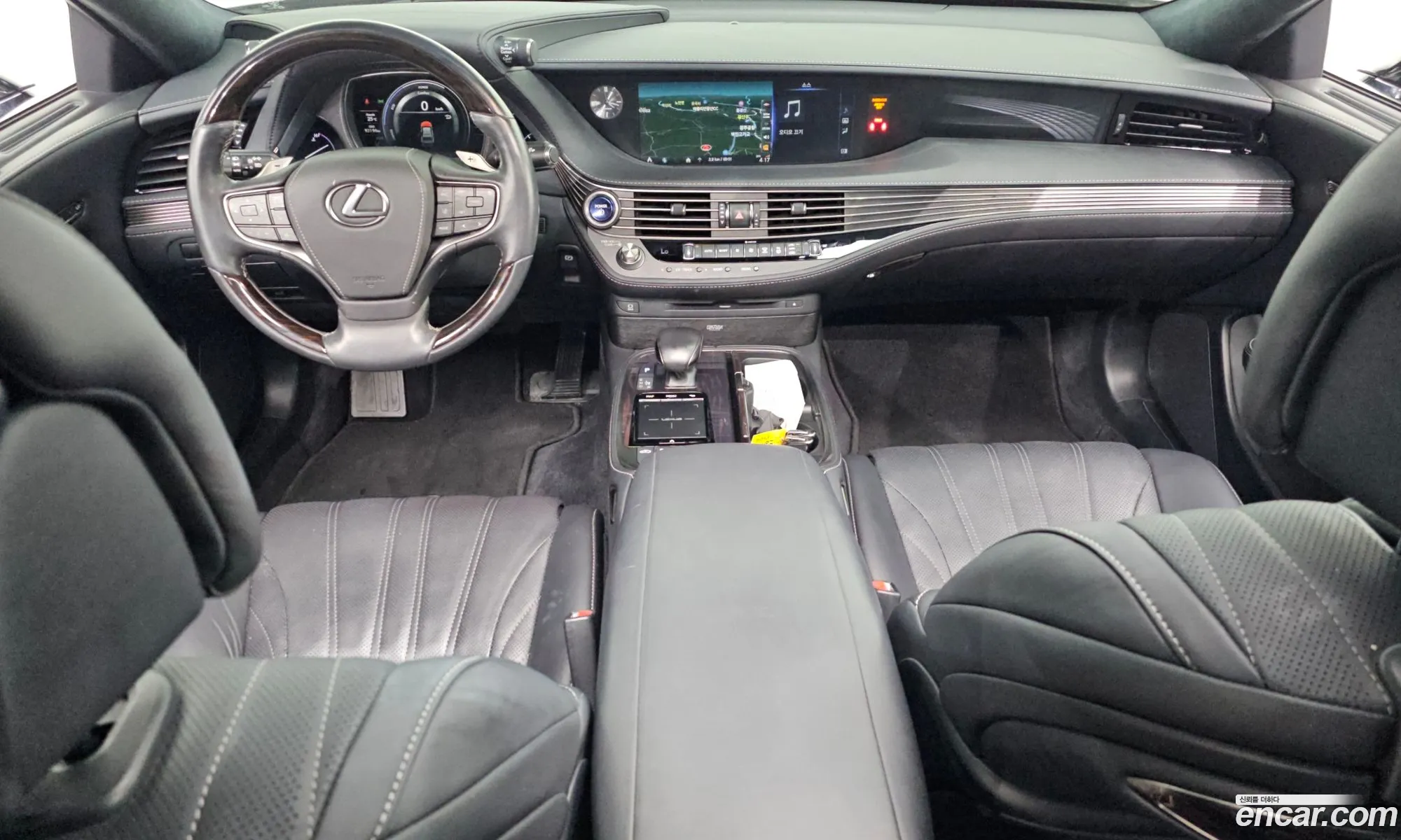 Lexus LS500h 2018 JTHCYLFF2J5001009 — 3