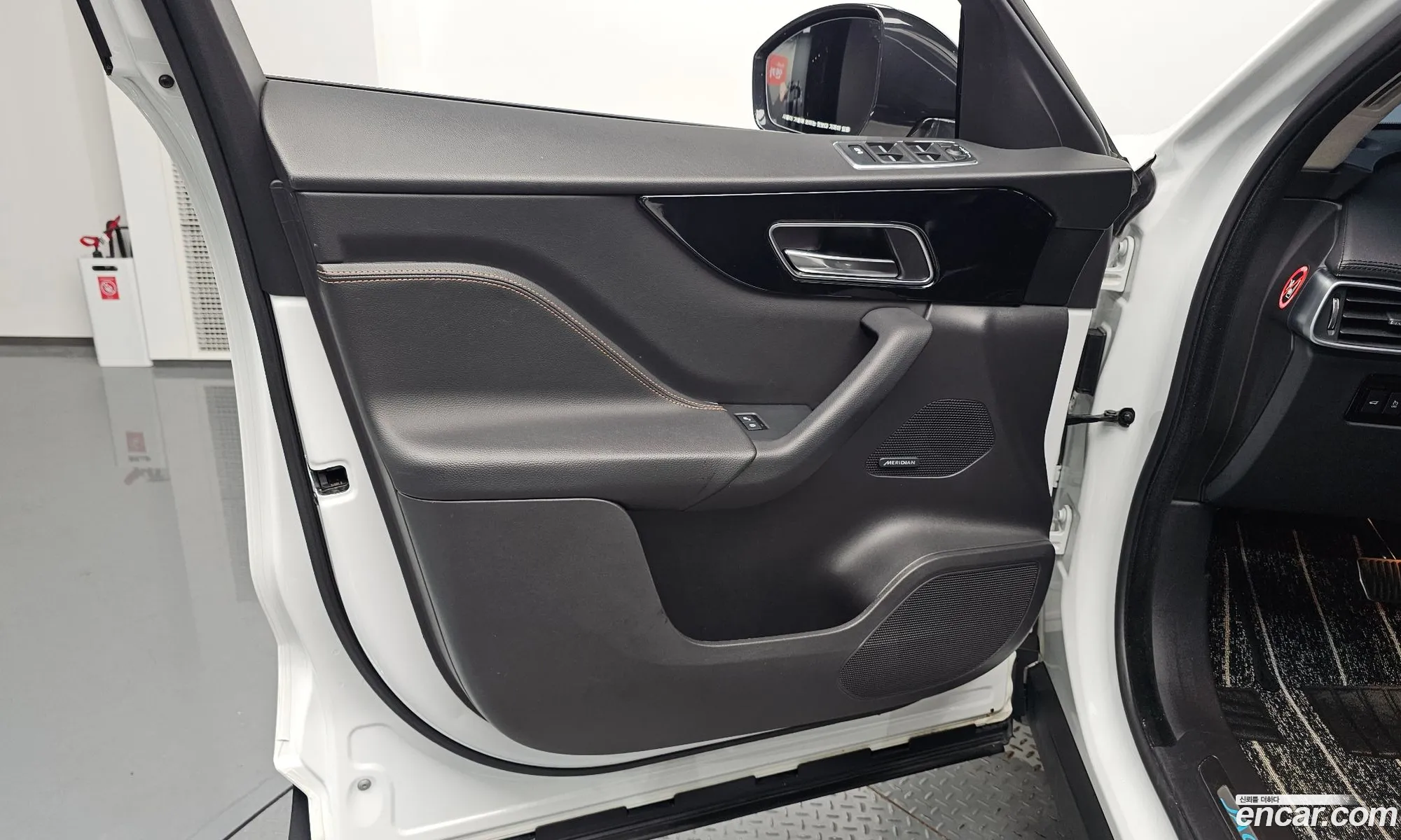 Jaguar F-Pace 2019 SADCA2BN4KA352188 — 16