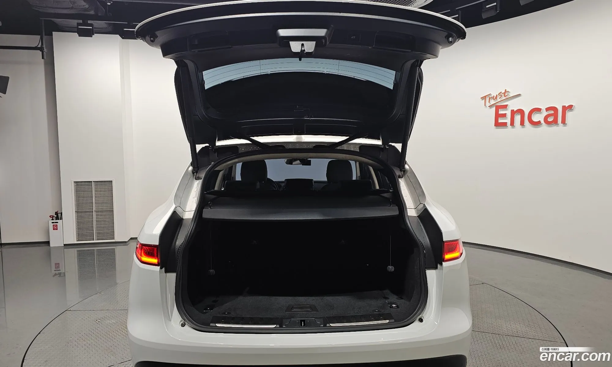 Jaguar F-Pace 2019 SADCA2BN4KA352188 — 5