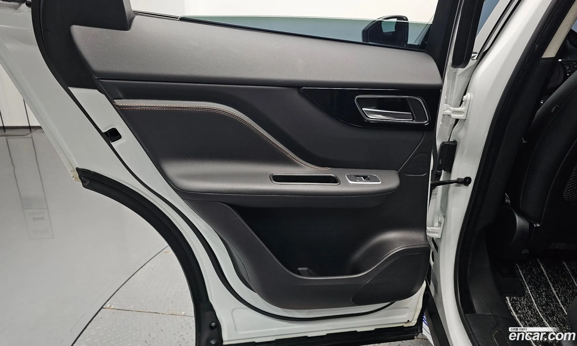 Jaguar F-Pace 2019 SADCA2BN4KA352188 — 19