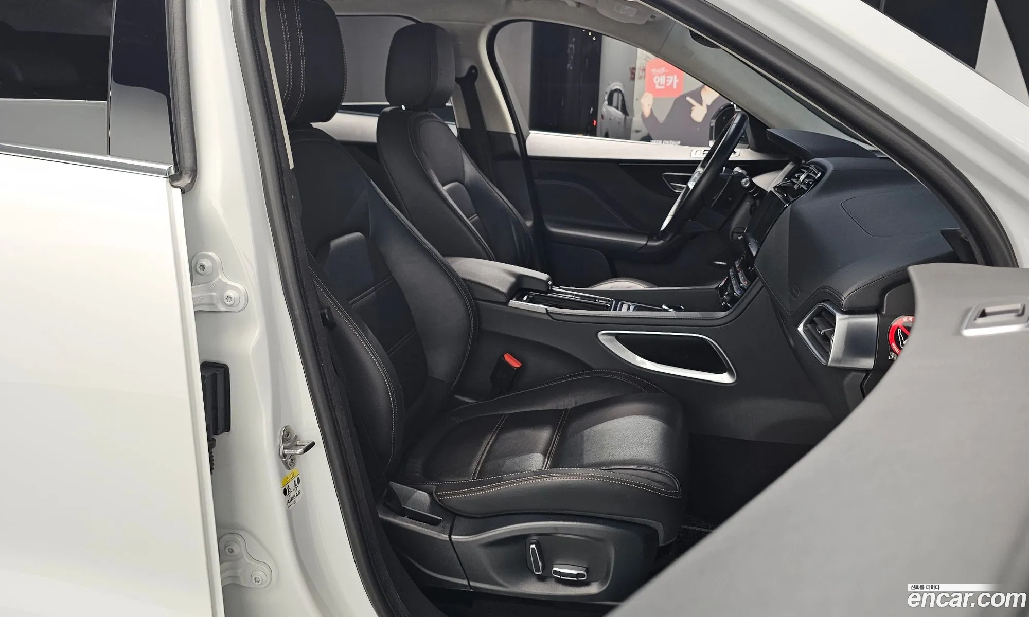 Jaguar F-Pace 2019 SADCA2BN4KA352188 — 27